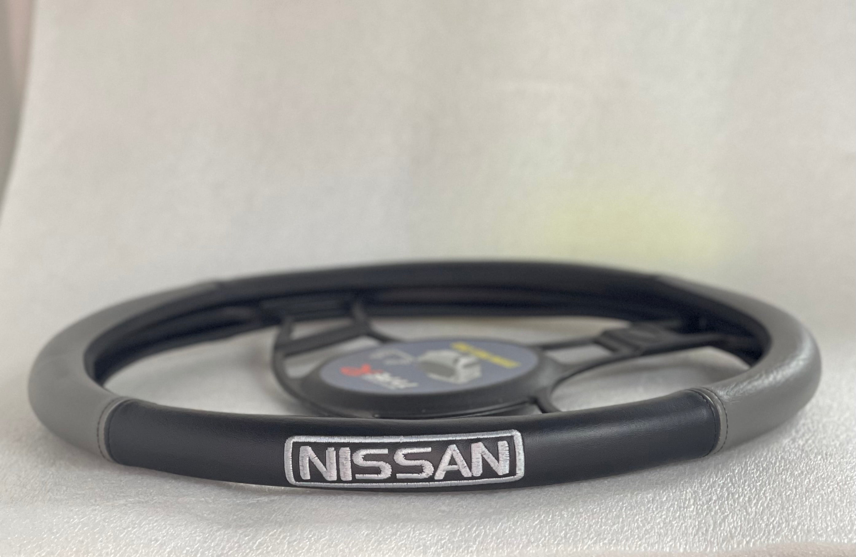 Cover Nissan gris/negro