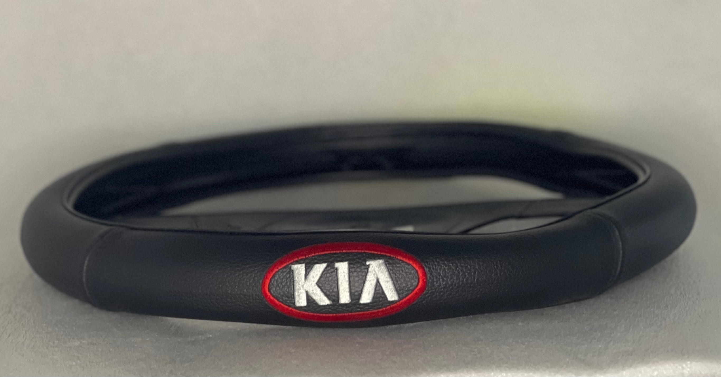 Cover Kia negro
