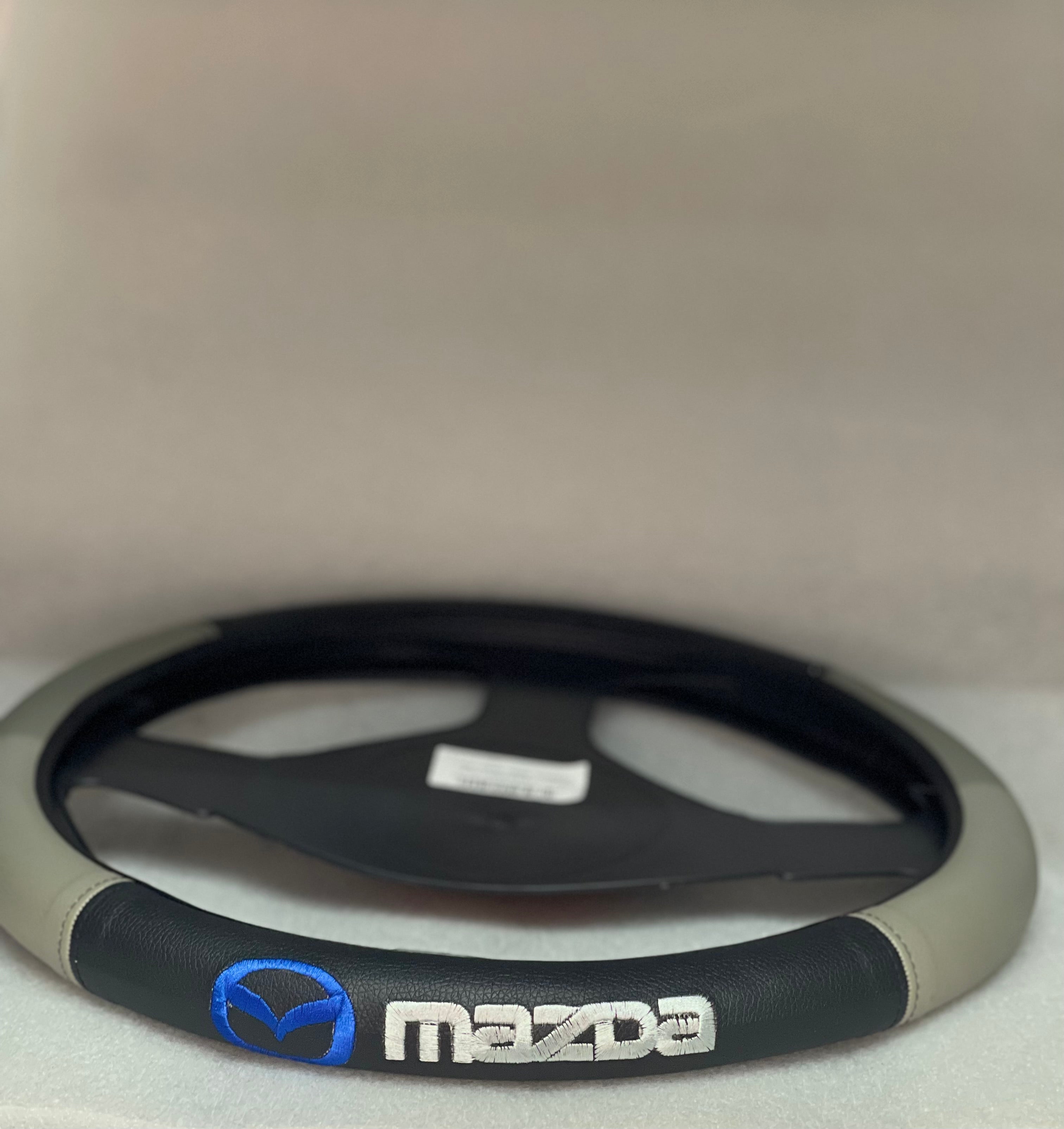 Cover Mazda negro/gris
