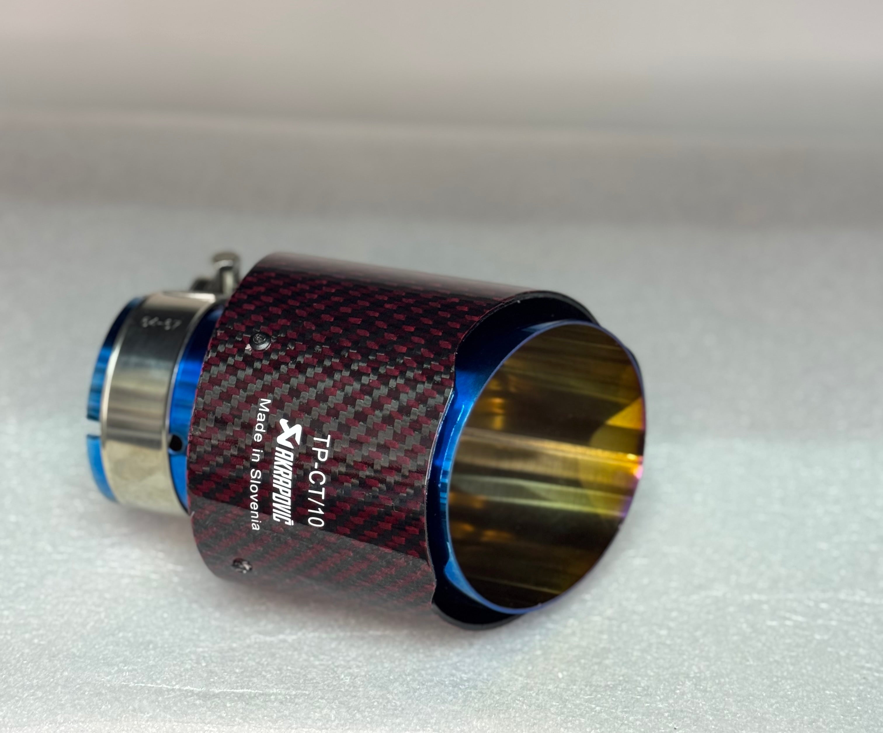 Cola Akrapovic carbon/rojo quemada
