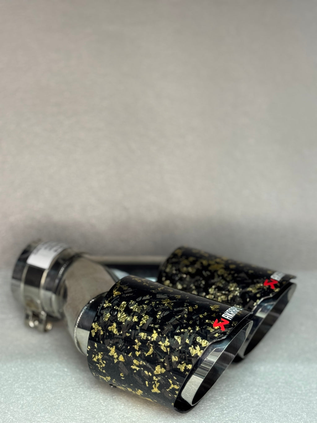 Cola doble Akrapovic negro/oro
